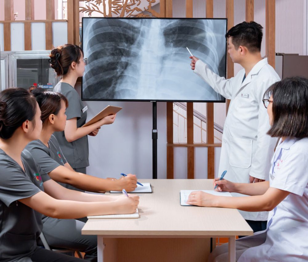 Bác sĩ khám trực tuyến